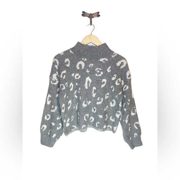 Pink Rose | Gray and White Leopard Print Cropped Mock Neck Sweater - Picture 1 of 3